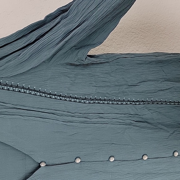 J. Jill embroidered pintucked tunic in blue spruce multi size medium - Picture 9 of 12